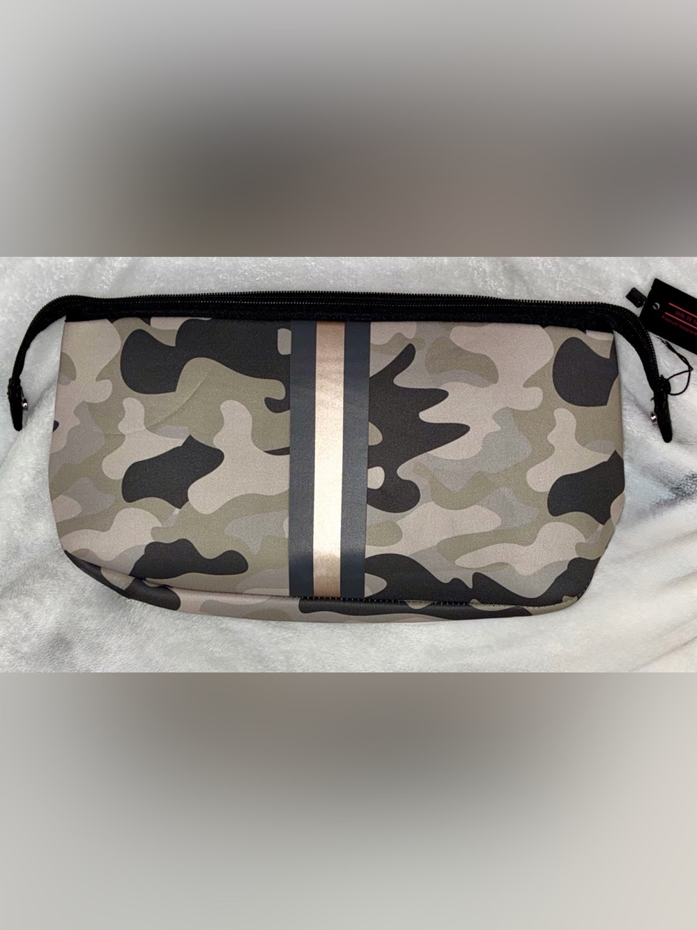 NWT Haute Shore Kyle Camo Neoprene Toiletry Travel Cosmetic Case